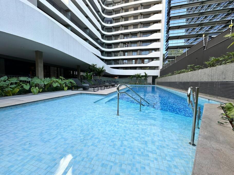 Nova Republica Piscina, Academia, Metro! *